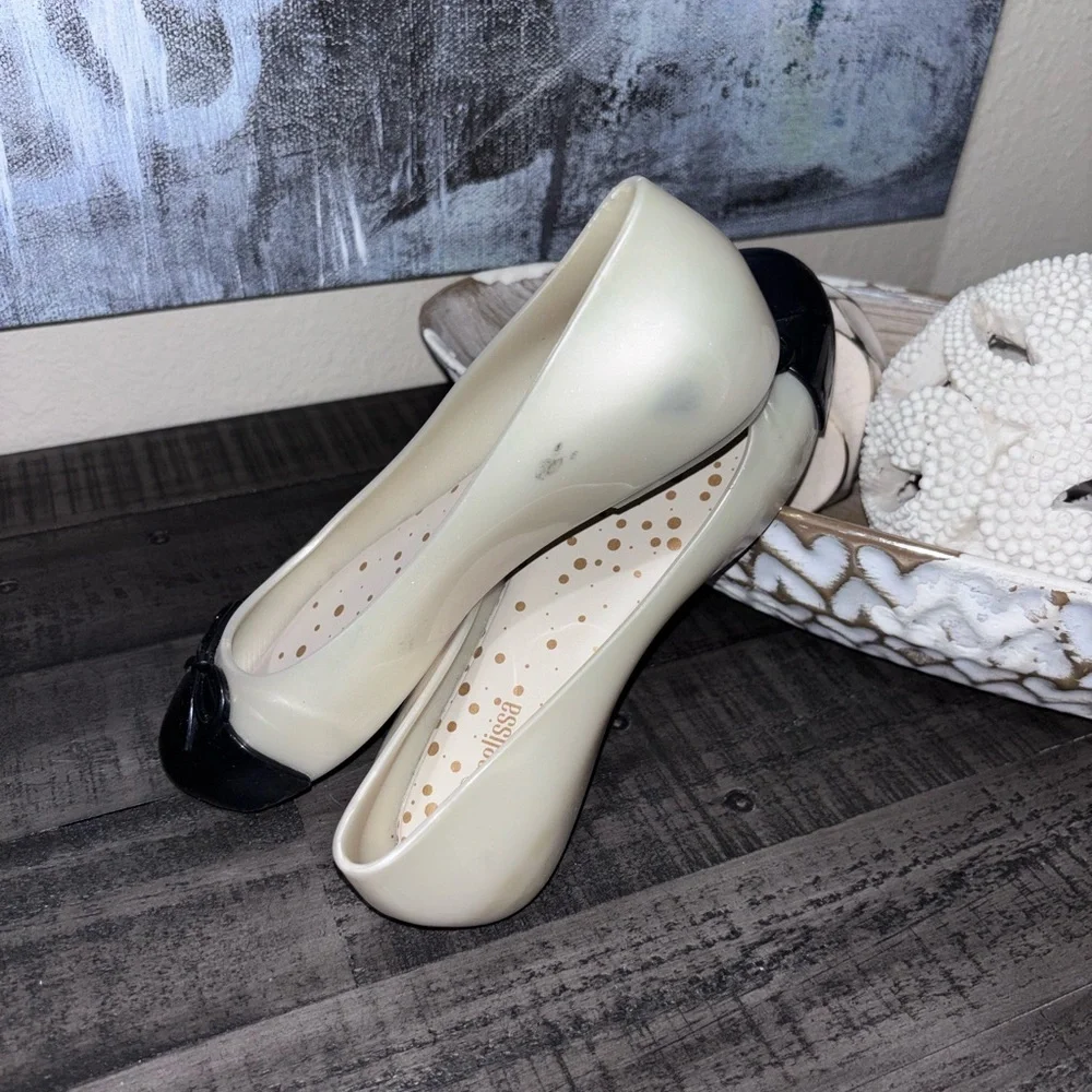 Mini Melissa Sweet Love Cap Toe ballet flats in pearly white and black SZ 1​​